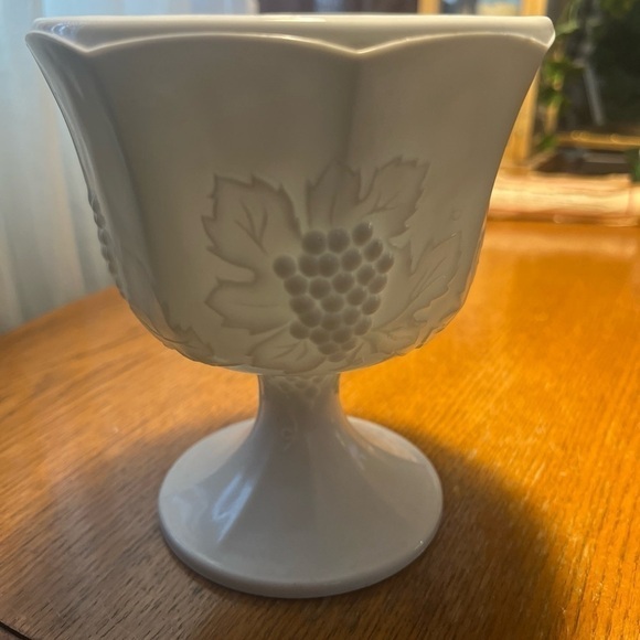 Vintage Indiana Glass Milk Glass Compote Pedestal Bowl Colony Harvest‎ Grape - Picture 3 of 3
